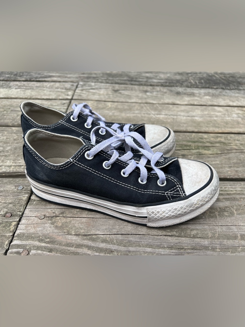 Converse platform Kids Low Top Canvas Sneakers size 2.5